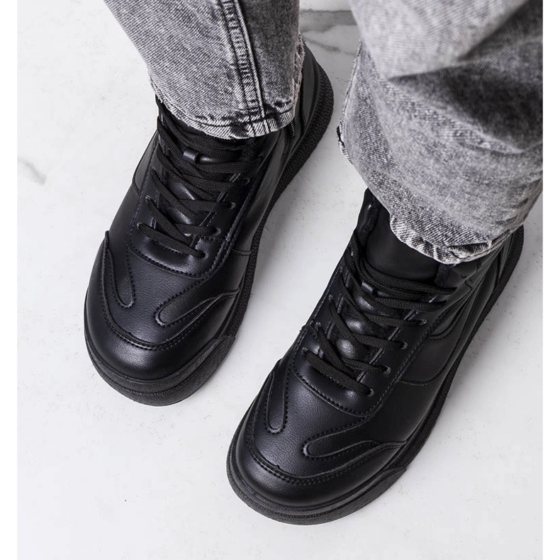 Mustat eristetyt Kortin lenkkarit 1