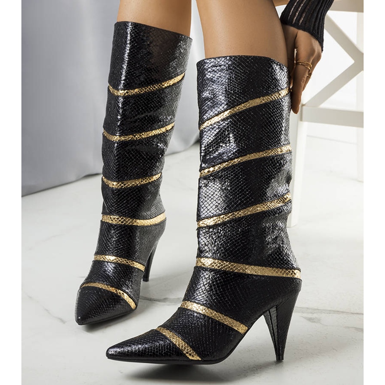 Mustat ja kultaiset Nevzo-eristetyt saappaat 1