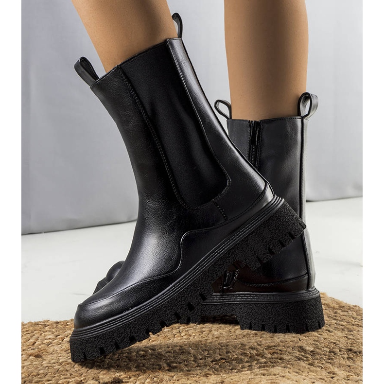 PA1 Valerisin korkeat mustat saappaat 1