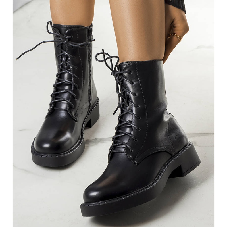 BM Mustat eristetyt Ildar-saappaat 1