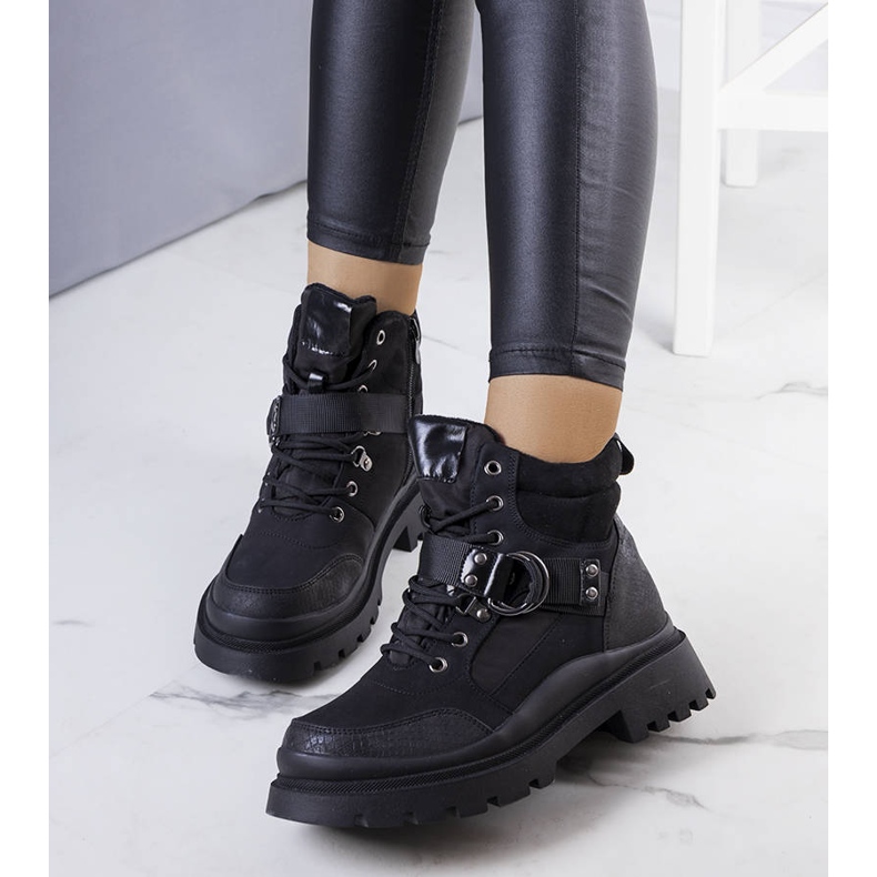 PA1 Mustat eristetyt Zakiran saappaat 1