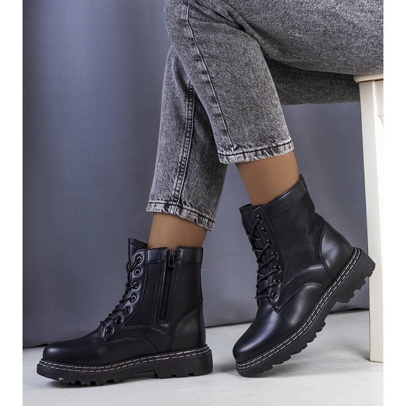 Mustat eristetyt Krylon saappaat 1