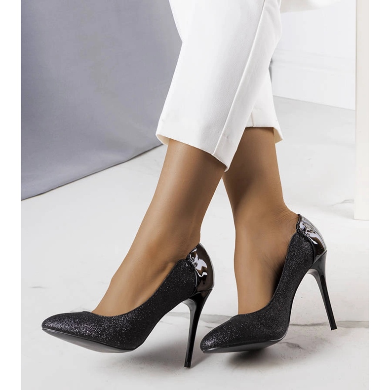 Mustat glitterpumput Nainalta 1