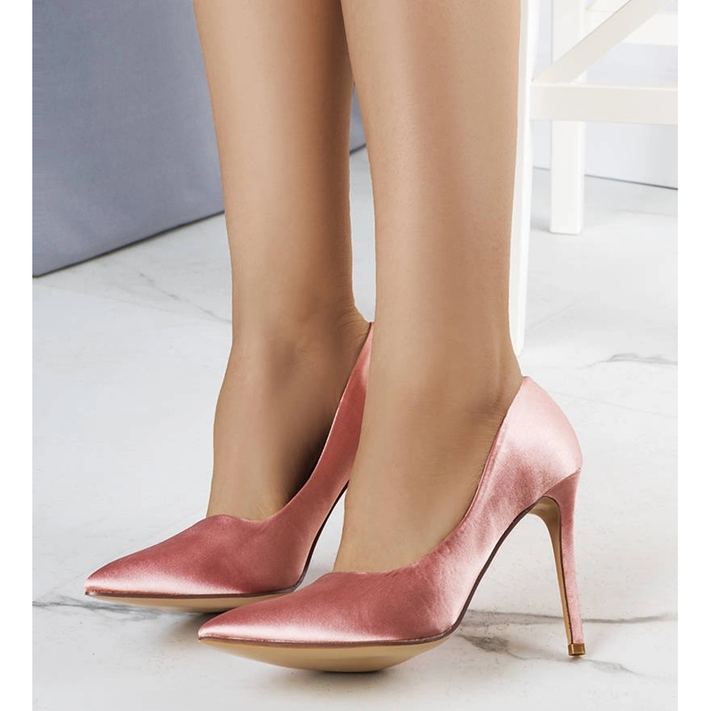 Lochlanin vaaleanpunaiset pinssit satiinipinnalla vaaleanpunainen 1