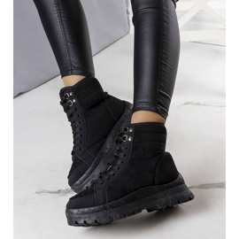 Mustat eristetyt Isaias-saappaat 1