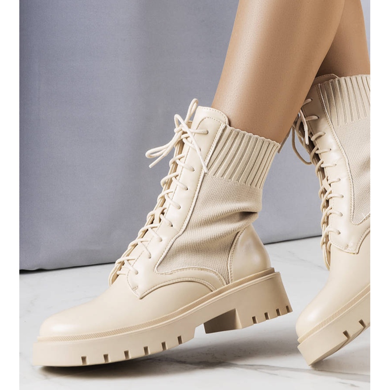 BM Ensleyn beige-lenkkarit 1