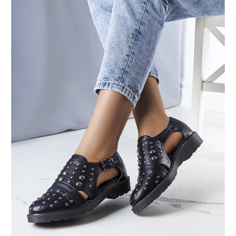 Eleanan mustat matalat kengät 1