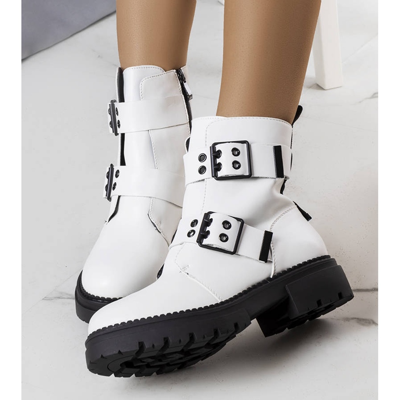 Cantin valkoiset eristetyt saappaat valkoinen 1