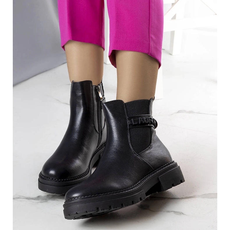 Mustat eristetyt Sanson saappaat 1