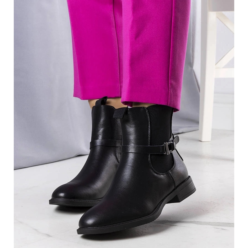 Mustat eristetyt Marisin saappaat 1