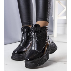 BM Leonel mustaksi lakatut lumisaappaat 1