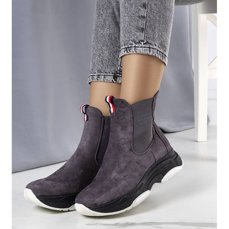 PA1 Harmaat eristetyt Takanin saappaat 1