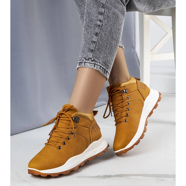 Naisten ruskeat eristetyt saappaat Adlerilta 1