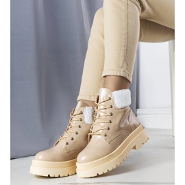 Bryasin beige-eristetyt lampaannahkasaappaat 1