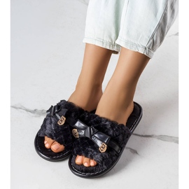 Peterin mustat tossut rusetilla 1