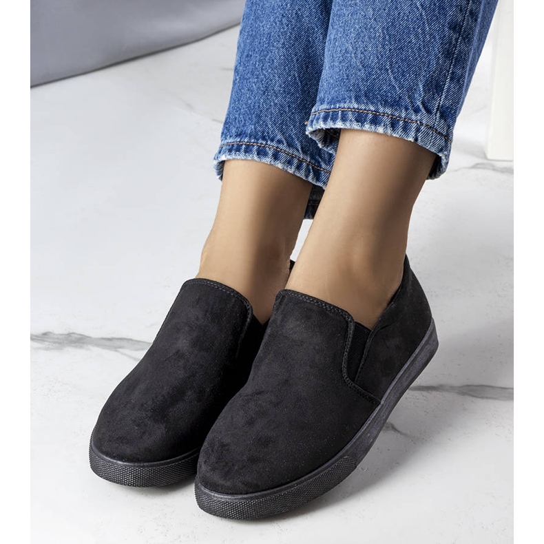 Mustat lenkkarit lenkkarit ekologisella osalla 1