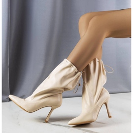 Annalizen beigenväriset korkokengät 1