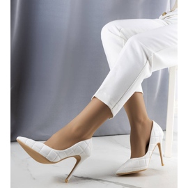 Valkoiset tikattu korkokengät valkoinen 1
