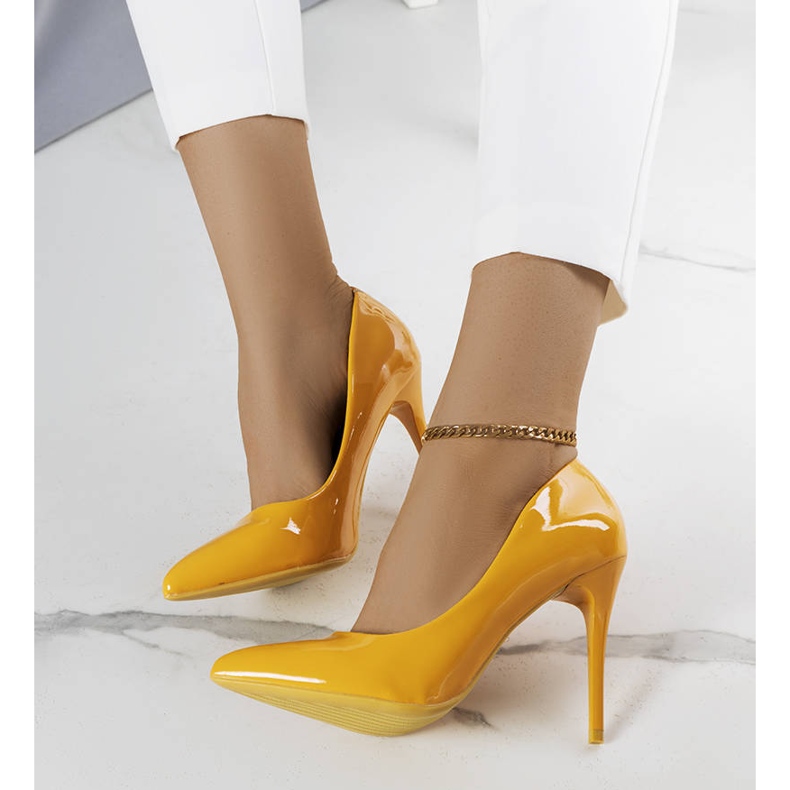 BM Oranssiksi lakatut Tiffany-korkokengät 1