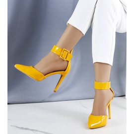 BM Sonyan oranssit lakatut pumput 1