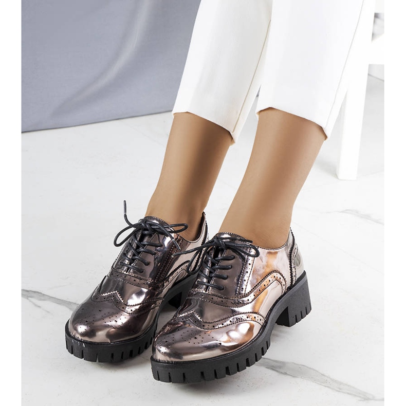 Myran metallinhohtoiset mustat kengät 1