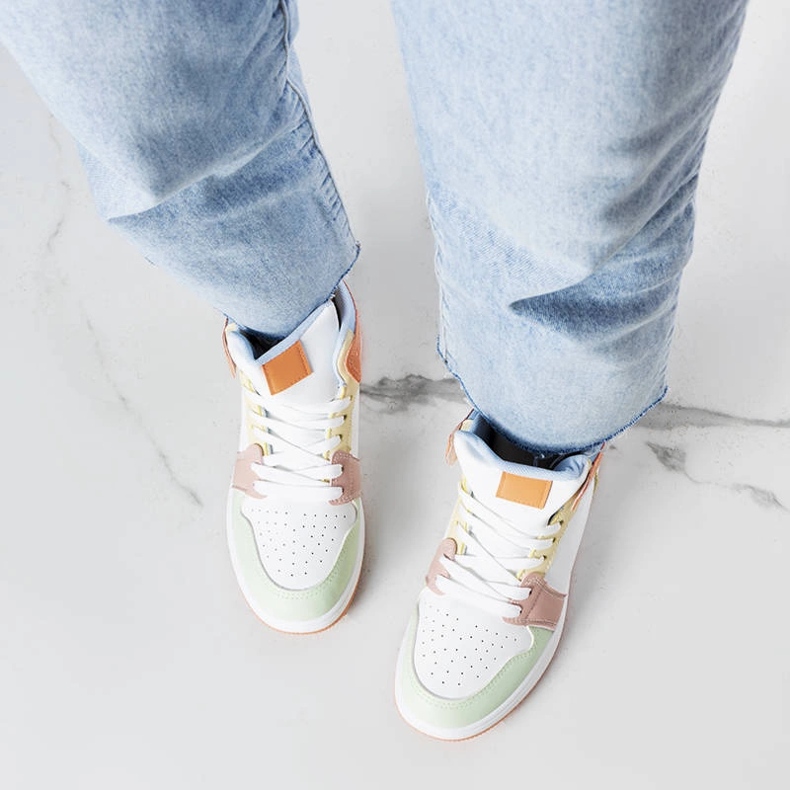 Oranssit lenkkarit Karilta valkoinen 1