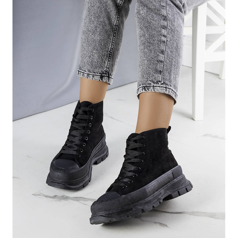 BM Gertruden mustat alustalenkkarit 1