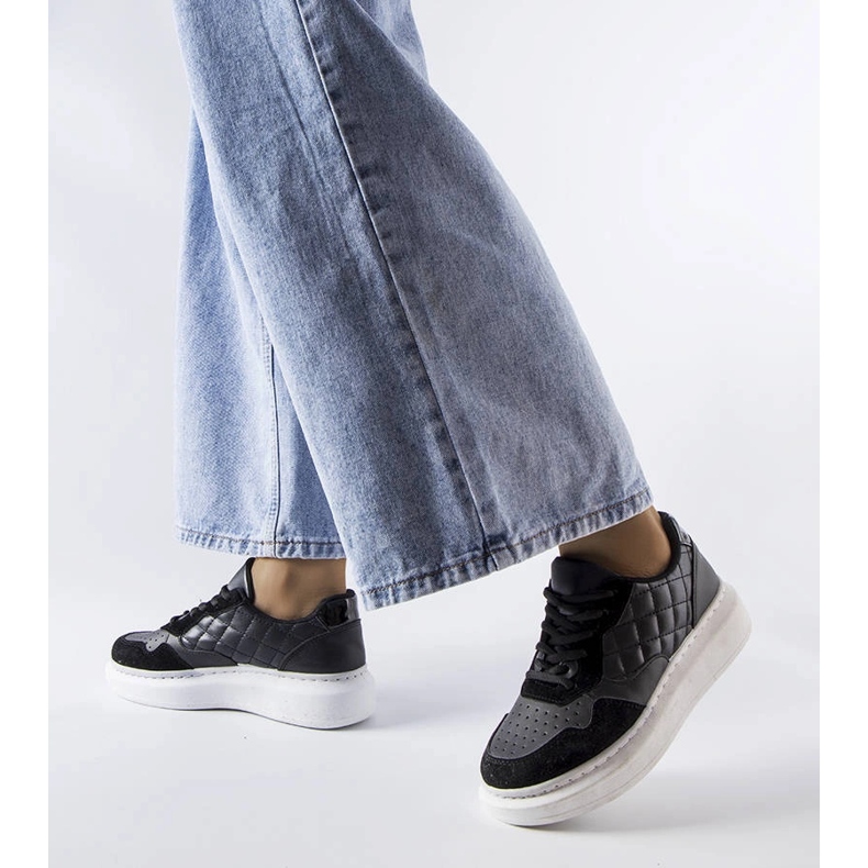 Latoyan mustat naisten tennarit 1