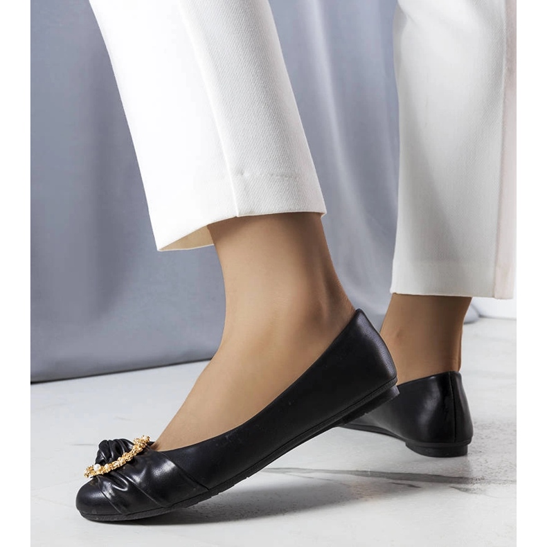 Antoinette mustat balerinat kultakoristeilla 1