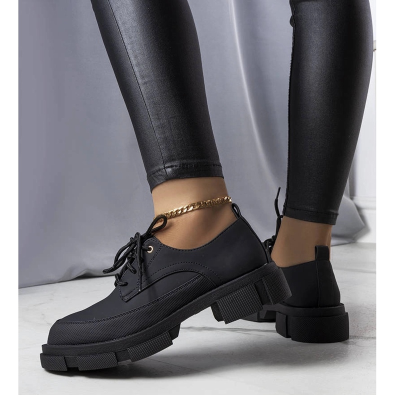 Kayn mustat kengät massiivisella pohjalla 1