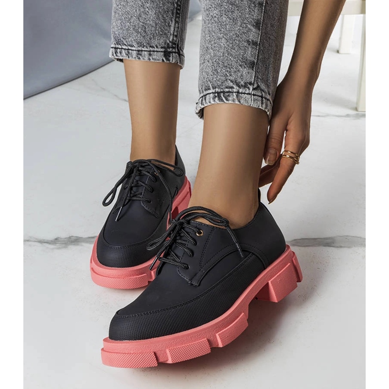 Kayn mustat kengät massiivisella pohjalla 1