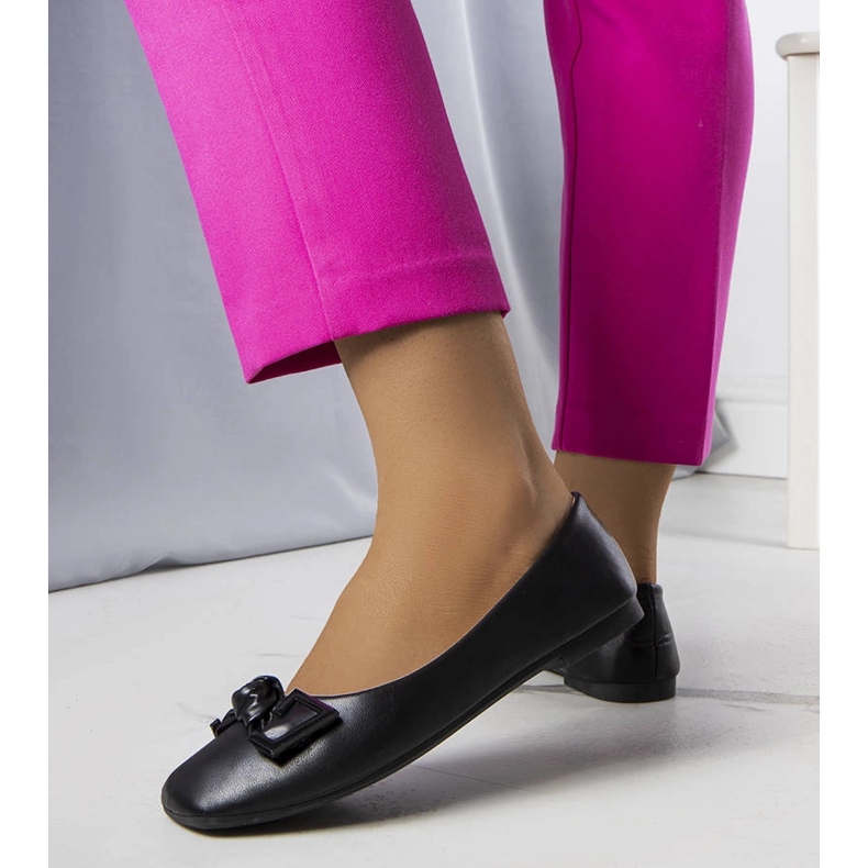 Tabitha mustat ballerinat jousella 1