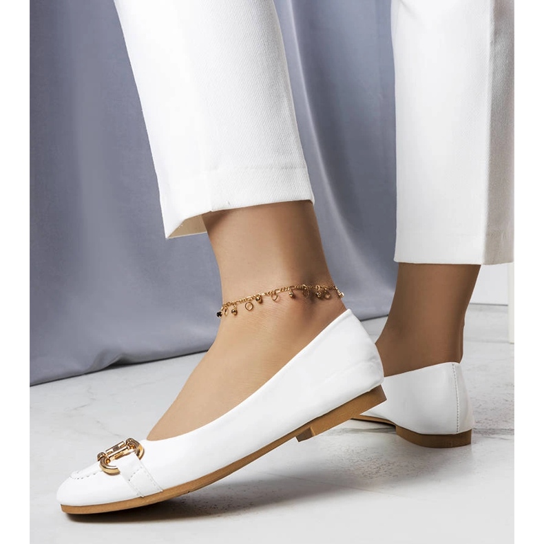 Valkoiset balerinat kultaisilla Iris-koristeilla valkoinen 1