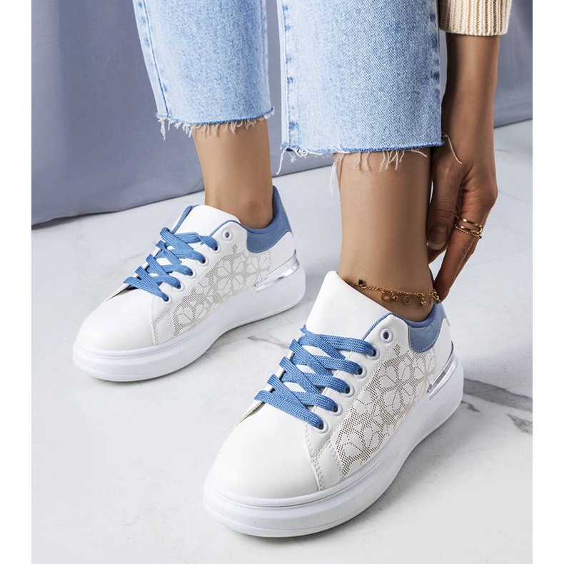 Erinin valkoiset ja siniset kengät, joissa on rei'itys valkoinen 1