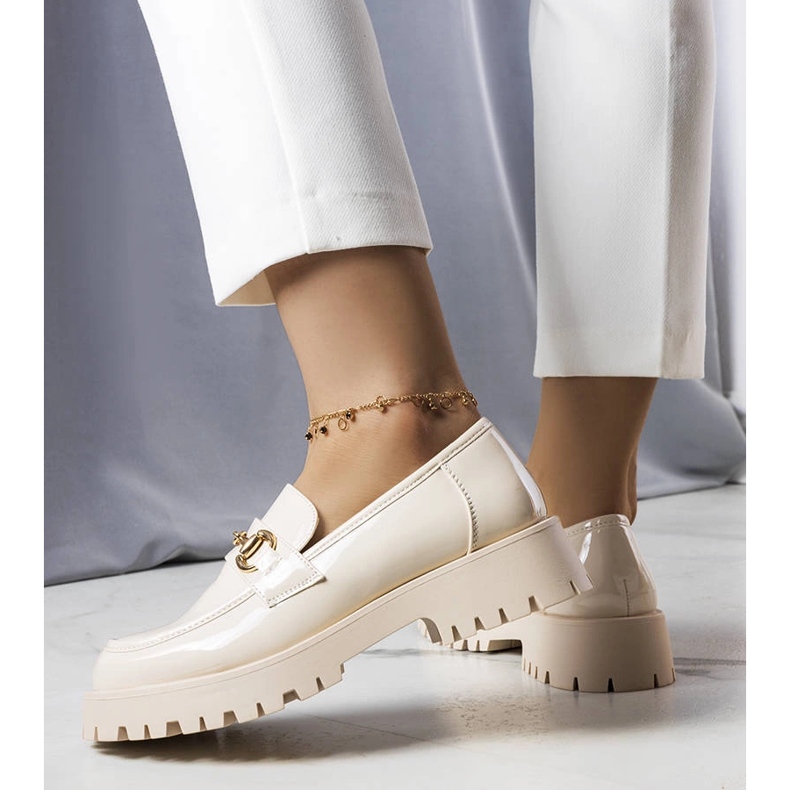 Simardin beige-lakatut kengät 1