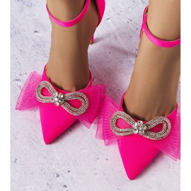 Bussin vaaleanpunaiset neulat, joissa on rusetti ja kuutiozirkonia vaaleanpunainen 1