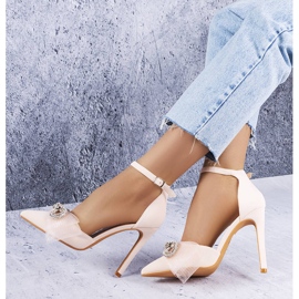 Bussin beige-neulat rusetilla ja kuutiozirkonia 1