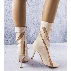 Jayn beige-saappaat läpinäkyvillä sisäkkeillä 1