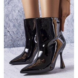 Mariette mustat patentoidut korkokengät 1