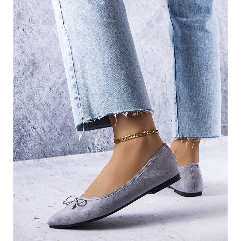 Latourin harmaat teräväkärkiset ballerinat 1