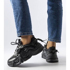 BM Mustat lumoavat lenkkarit Desforgesilta 1