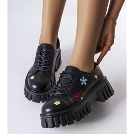 Mustat broguet koristeltu Gemini-kukilla 1