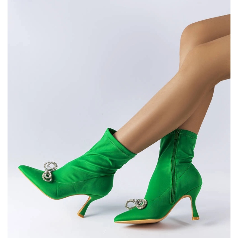 Vihreät saappaat, jotka on koristeltu zirkonia Mars-jousella 2