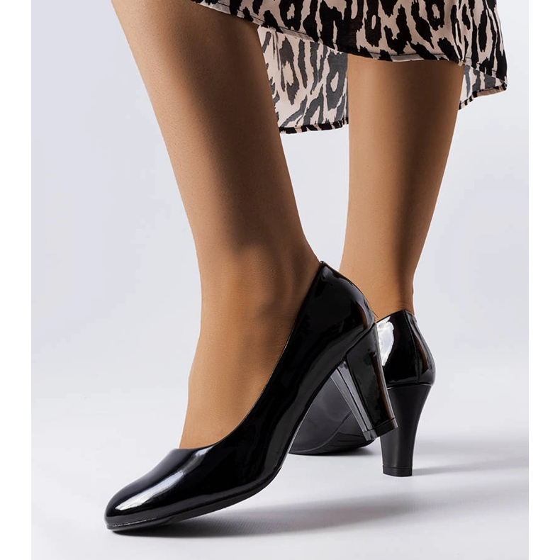 Burkett musta kiiltonahka pumput 1