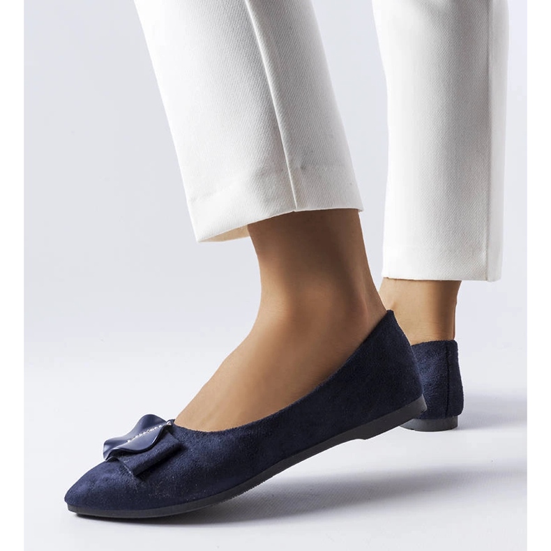 Tummansiniset balerinat, jotka on koristeltu Rémyn strassilla sininen 1