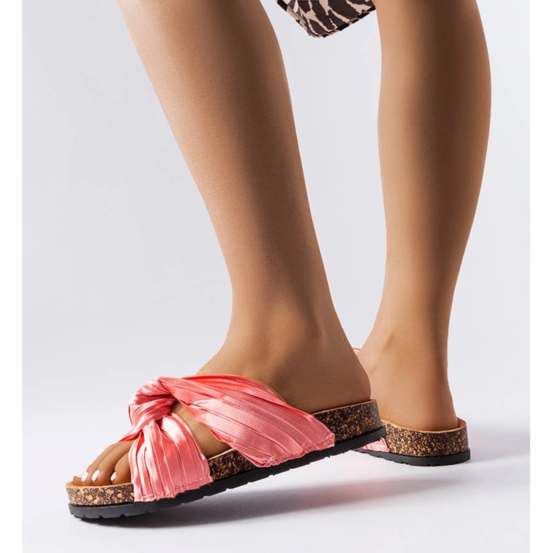 Vaaleanpunaiset tossut, jotka on koristeltu Fresne-kankaalla vaaleanpunainen 1