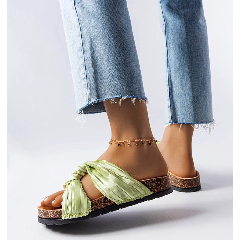 Vihreät tossut, jotka on koristeltu Fresne-kankaalla 1