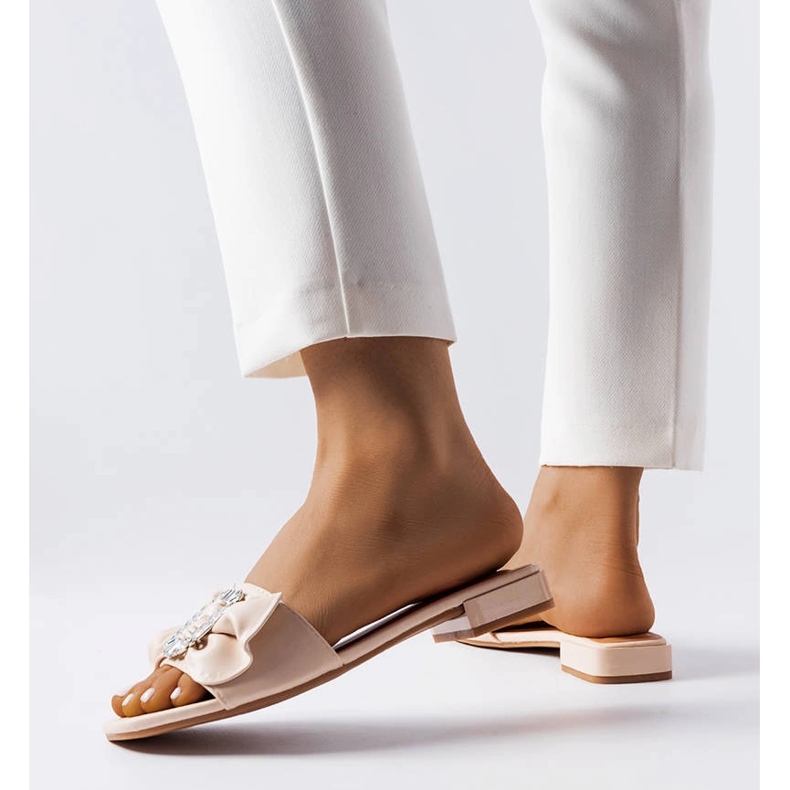 Fifin beigenväriset tyylikkäät strassit 1