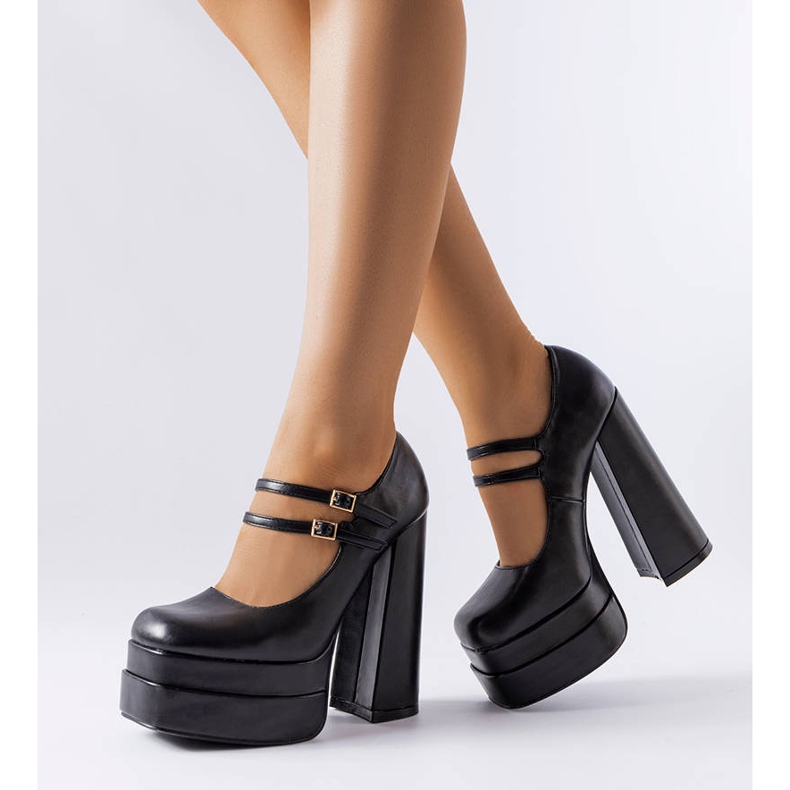 Chouinardin mustat korkokengät 1