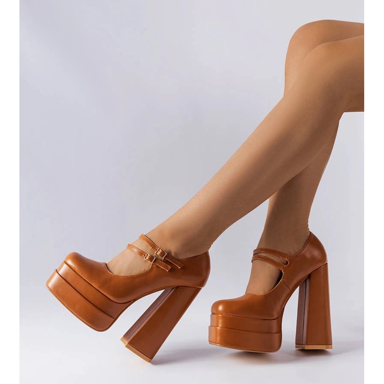 Chouinardin ruskeat korkokengät 1